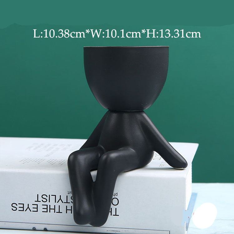Luxurious flower pot with creative design