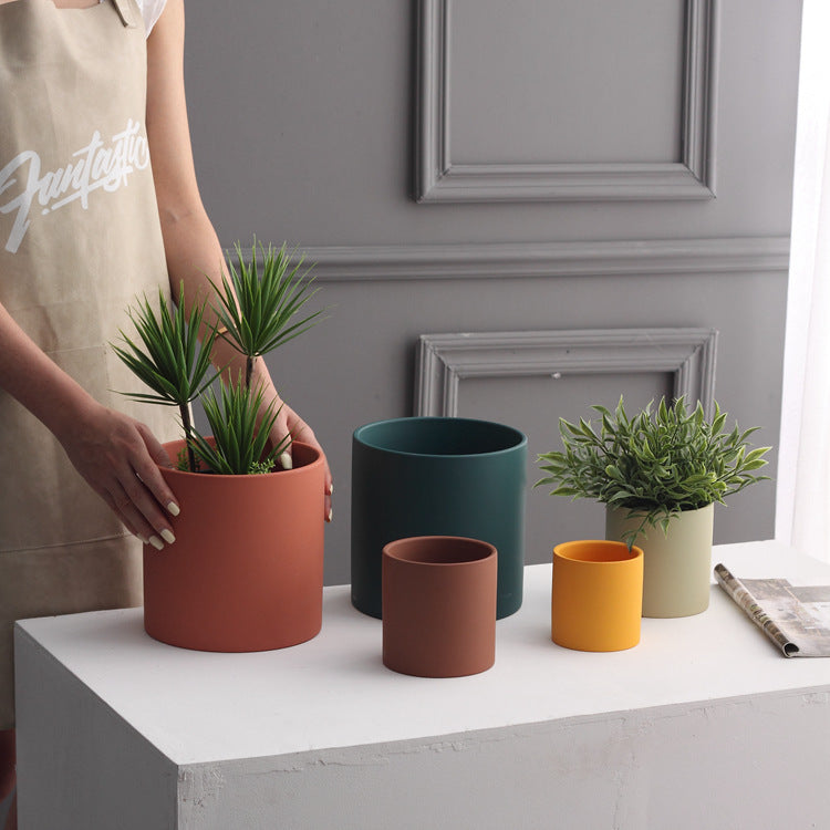 Keramisk blomkruka i nordisk stil