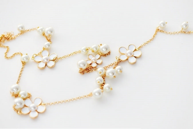 Necklace with flowers in a luxurious design