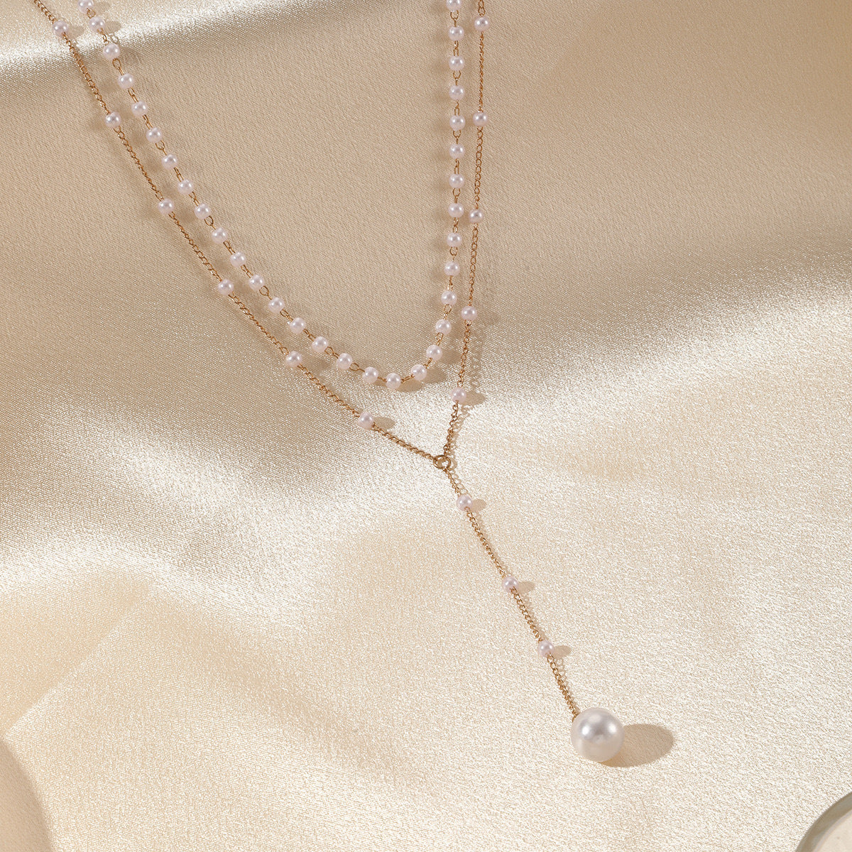 Double pearl necklace