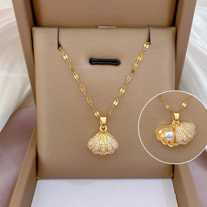 Shell pearl necklace with rhinestones – Elegant and unique jewelry