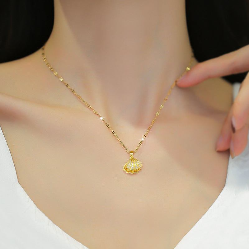 Shell pearl necklace with rhinestones – Elegant and unique jewelry