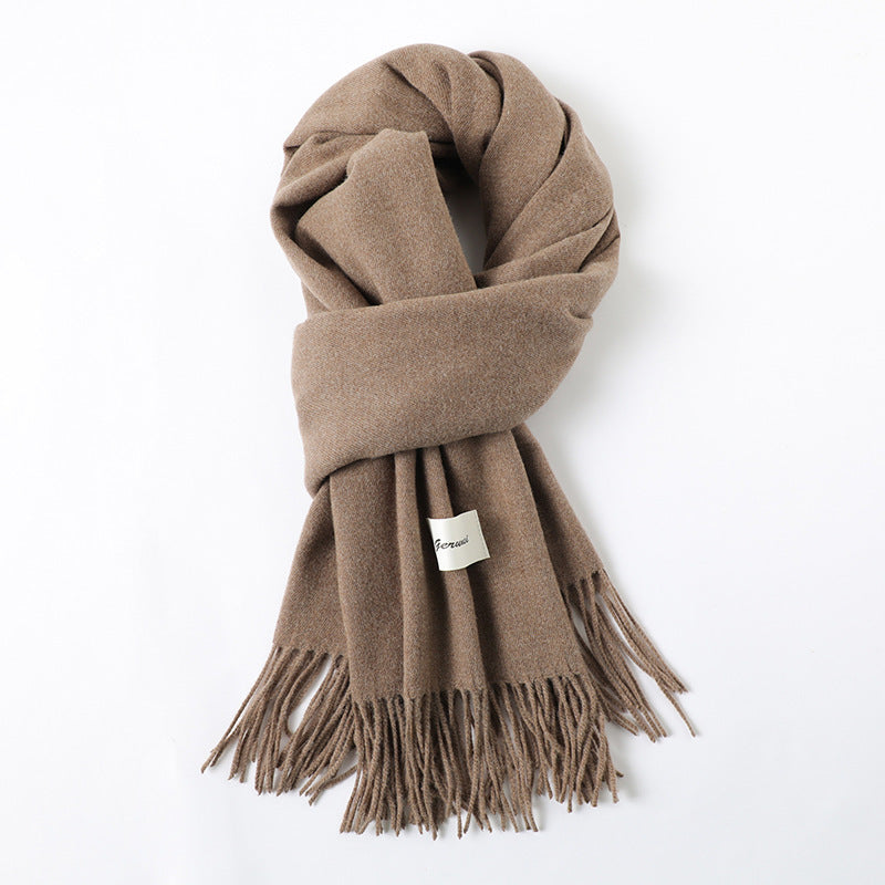 Elegant höst- och vinter sjal i mjuk viskos med fransar