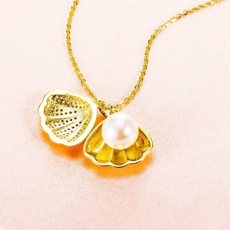 Shell pearl necklace with rhinestones – Elegant and unique jewelry