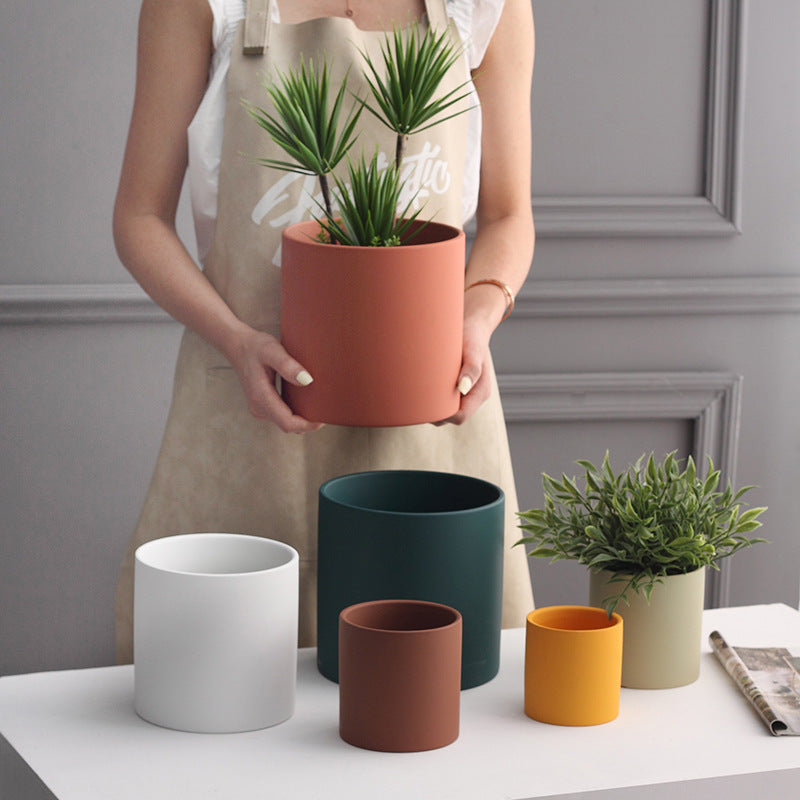 Keramisk blomkruka i nordisk stil