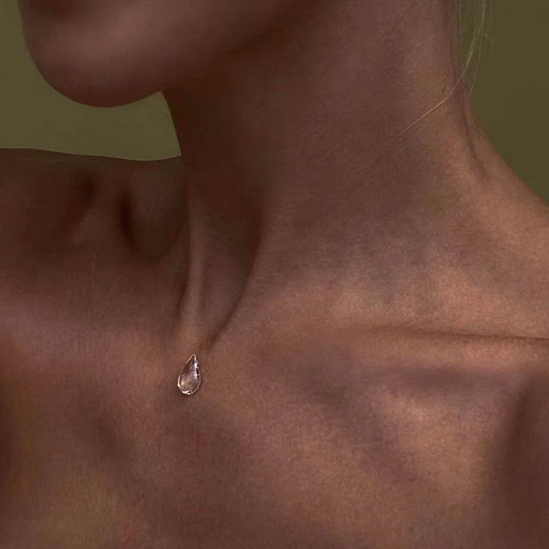 Minimalistiska kristallsmycken – tidlös skönhet i transparent design som ger en ”cool feeling”