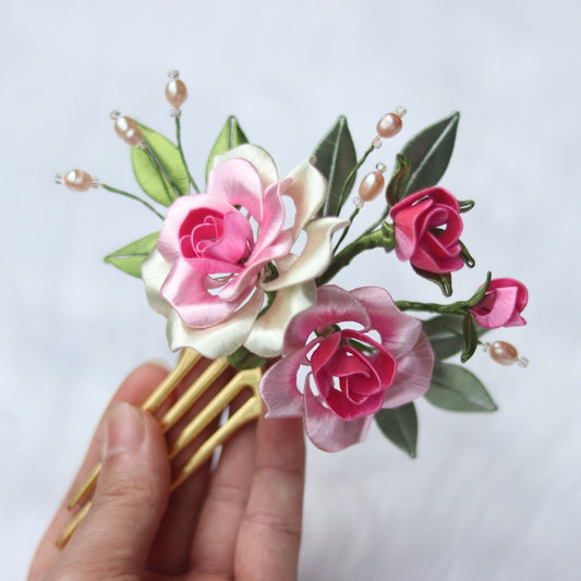Handgjord hårkam med vackra blommor