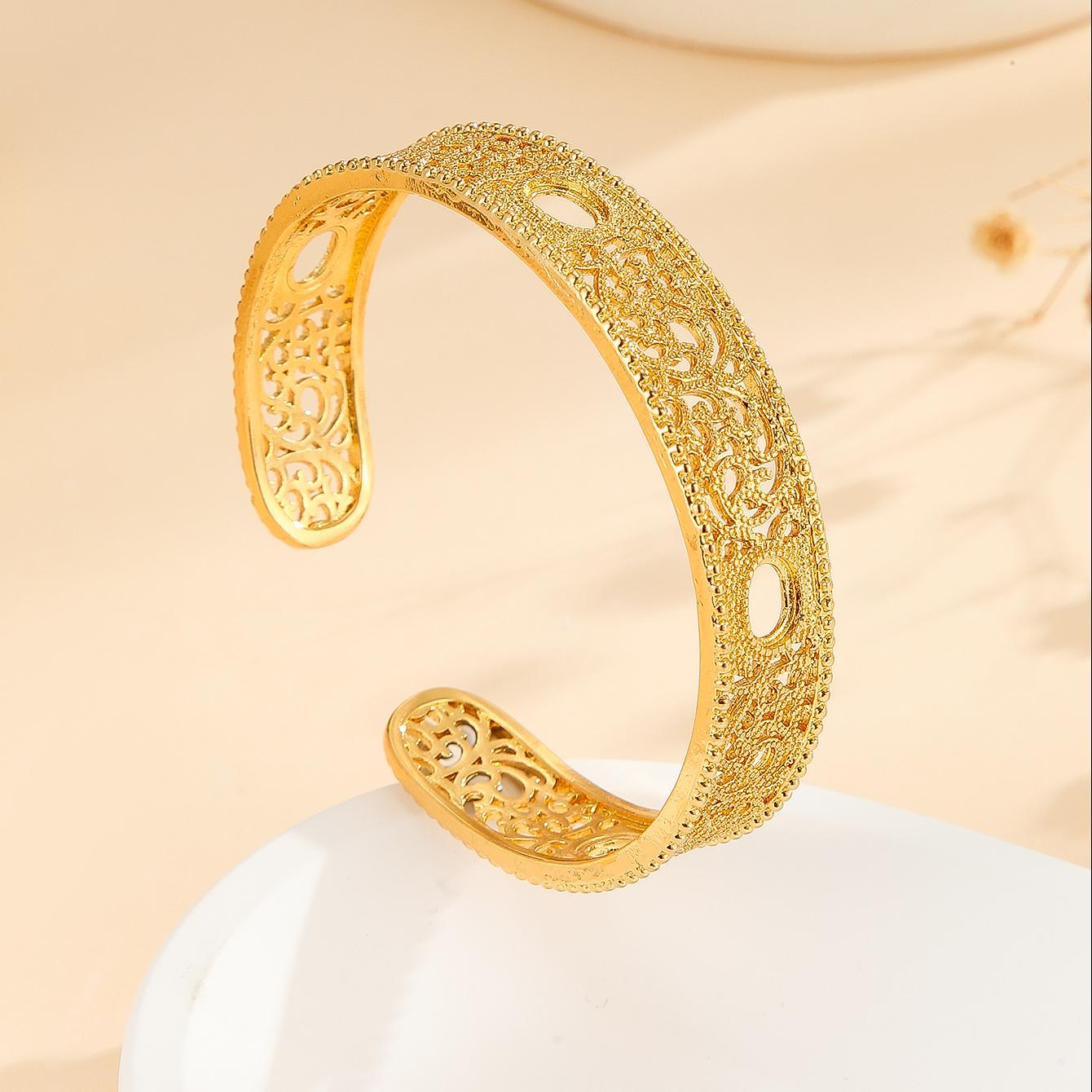 Glittra med elegans – guldfärgade armband för alla tillfällen