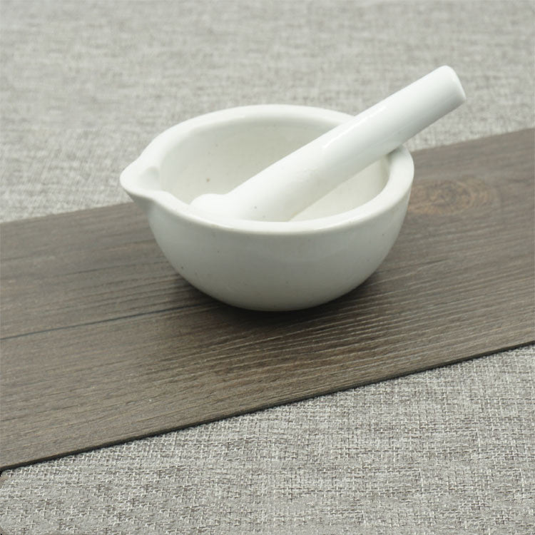 Liten mortel i porslin – perfekt för kryddor, örter och smaksättning