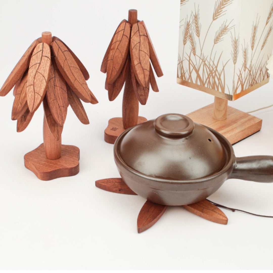 Julgransformade underlägg i massivt trä – naturlig värmetålighet med elegant design