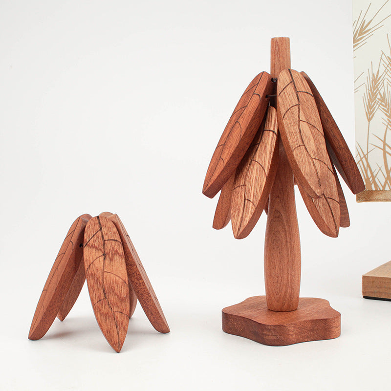 Julgransformade underlägg i massivt trä – naturlig värmetålighet med elegant design