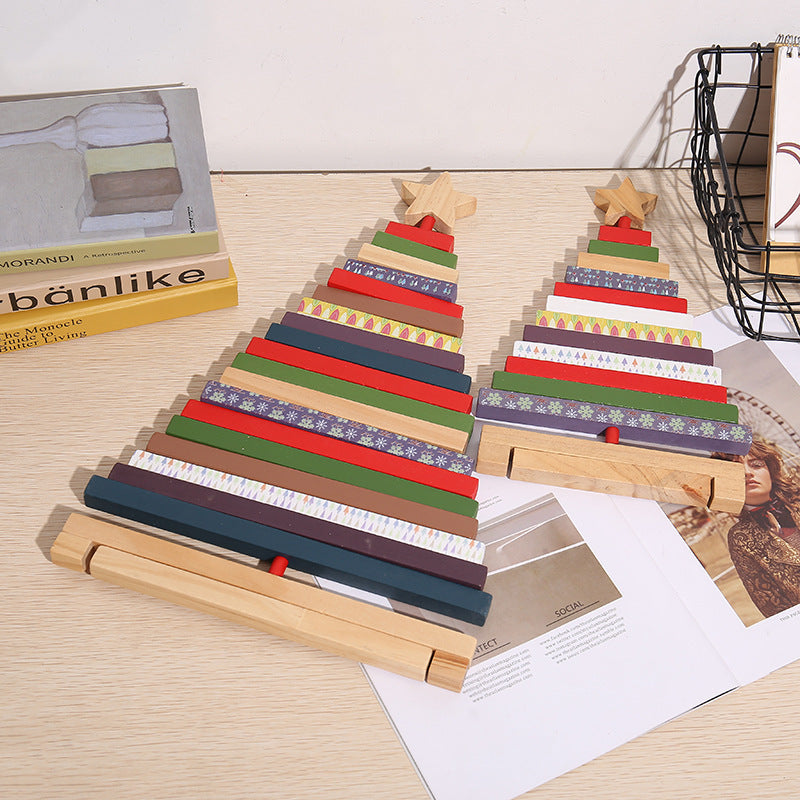 Julgran i byggklossar – Snurrande juldekoration i trä för hemmet