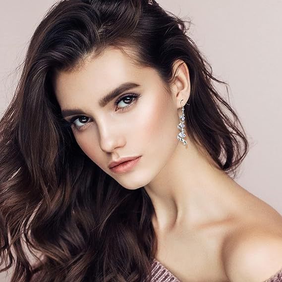 Spiralformade Örhängen med Tre Glasstenar - Modern Elegans med Glittrande Rörelse