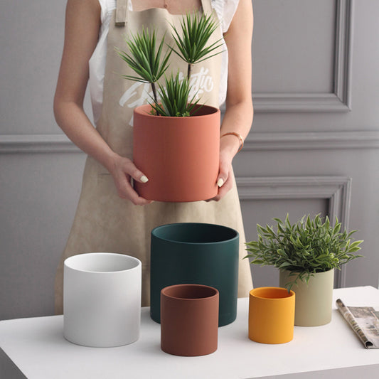 Keramisk blomkruka i nordisk stil
